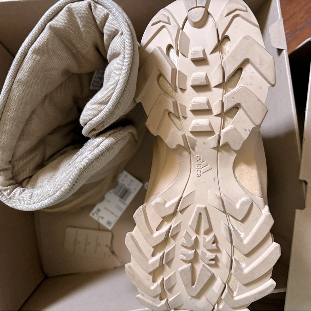 Yeezy NSLTD Boot 2021 in “Khaki' - Picture 3 of 5